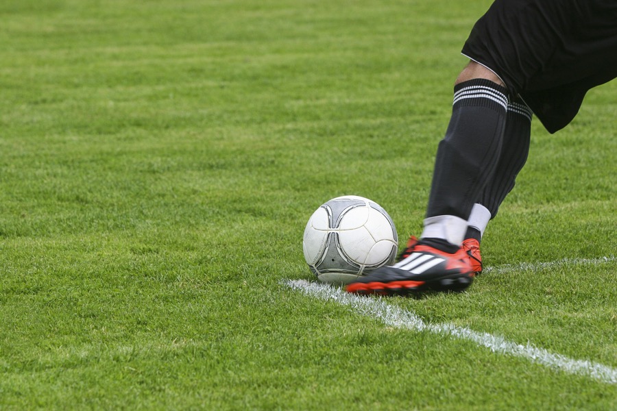 Beneficios de organizar una polla de fútbol en tu empresa