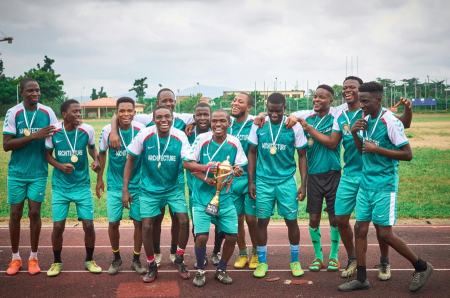How to play and enjoy Fantasy Soccer with friends